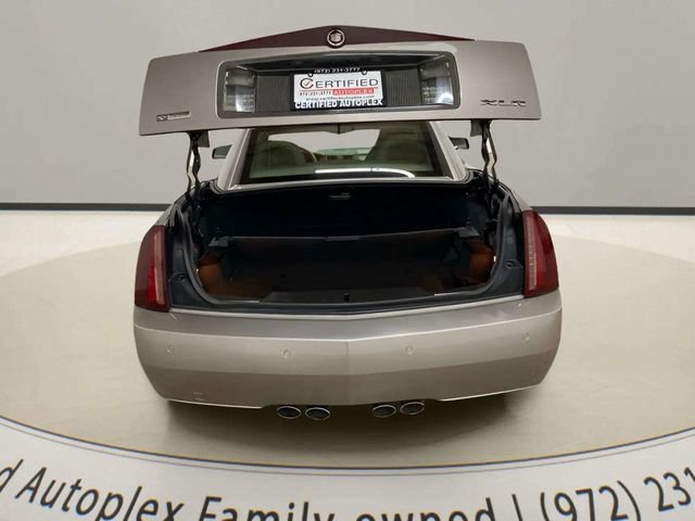 Used 2005 Cadillac XLR RWD image 16