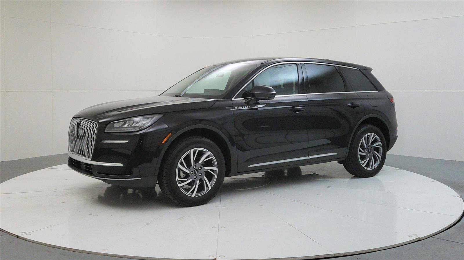 Used 2023 Lincoln Corsair AWD w/ Equipment Group 101A image 4