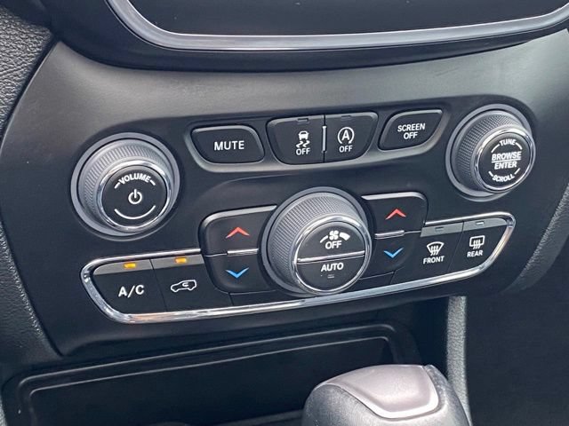 Used 2022 Jeep Cherokee Latitude Lux w/ Sun & Sound Group AWD/4WD image 18