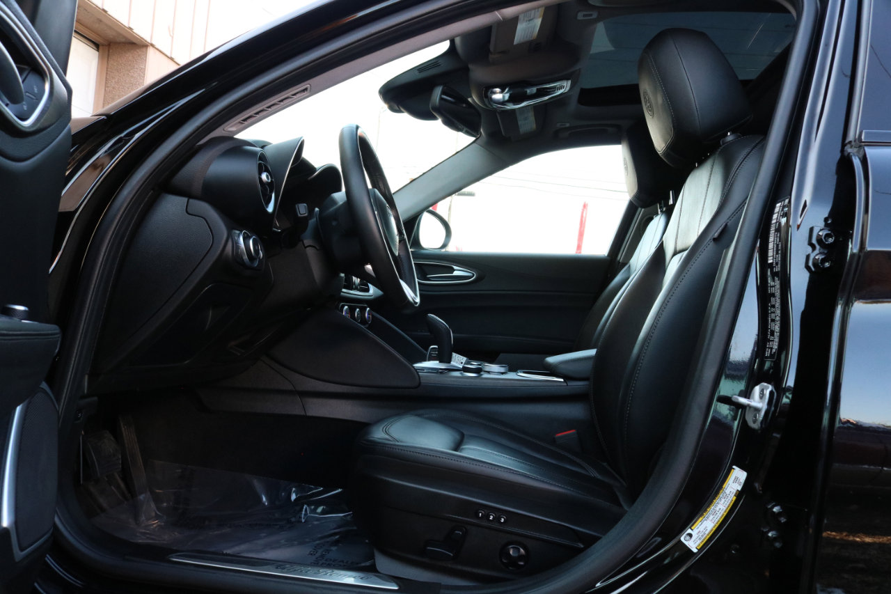 Used 2021 Alfa Romeo Giulia Ti w/ Nero Edizione image 22