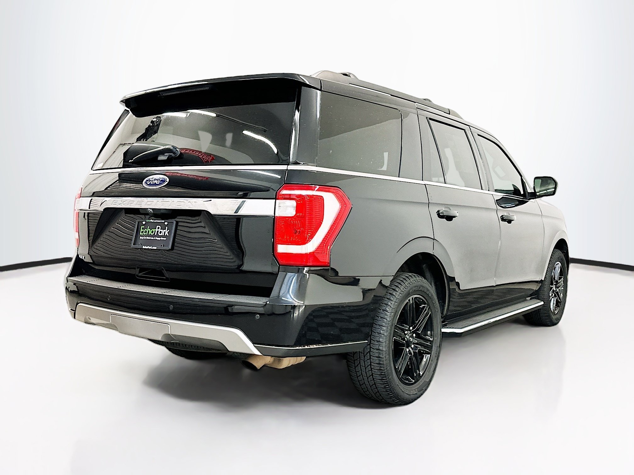 Used 2020 Ford Expedition XLT w/ Equipment Group 202A AWD/4WD image 9