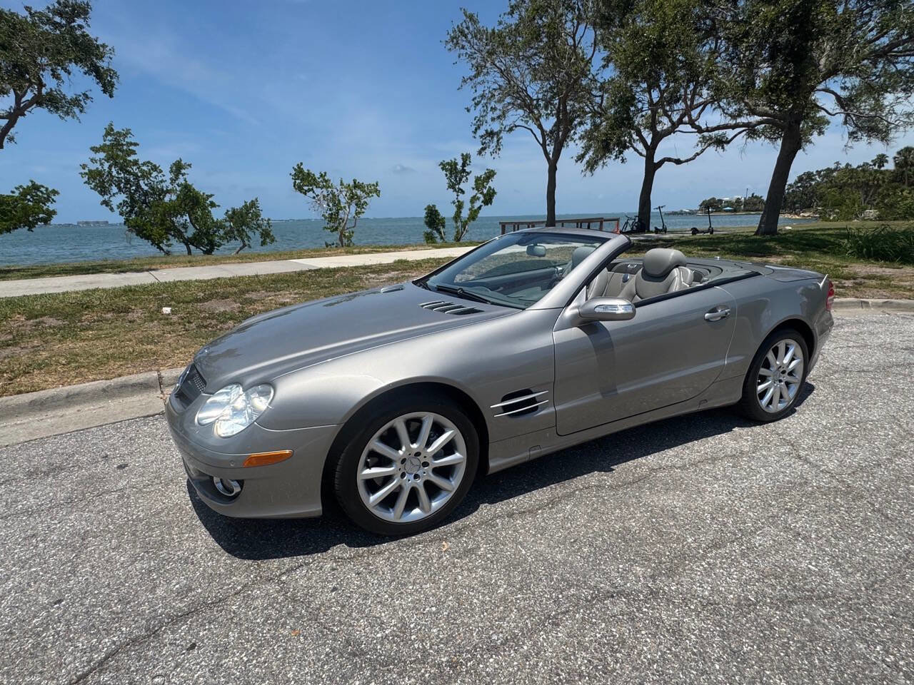 Used 2007 Mercedes-Benz SL 550 image 2