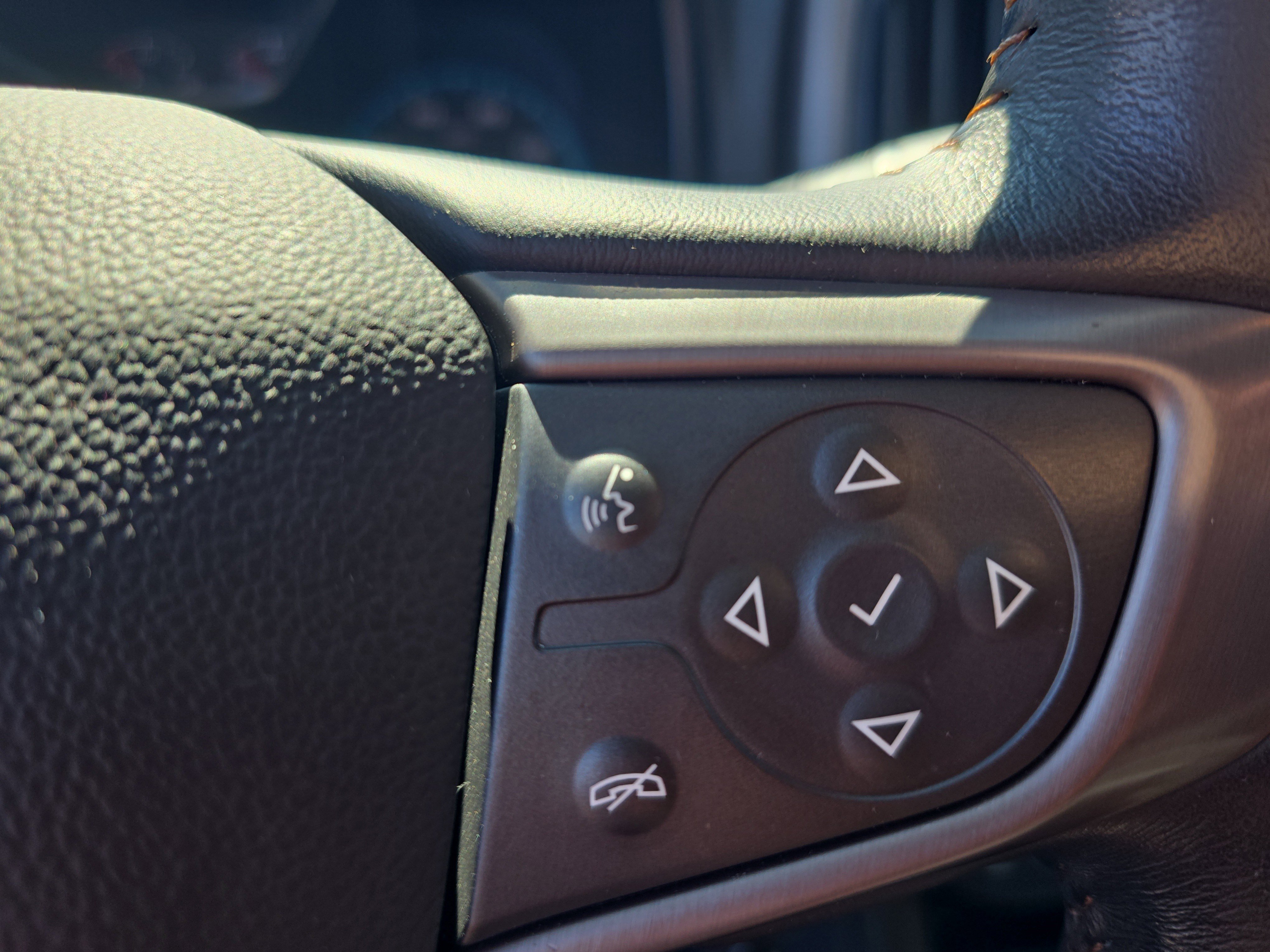 Used 2022 GMC Canyon AT4 image 24