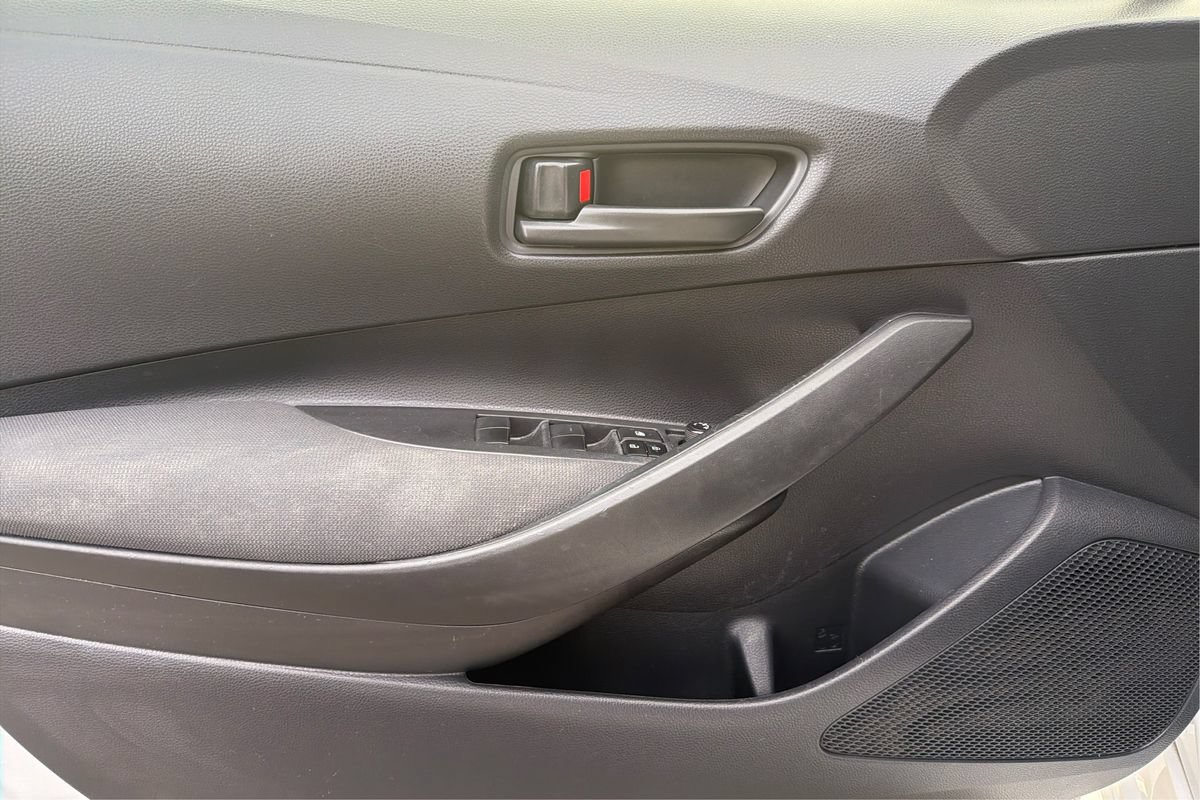 Used 2022 Toyota Corolla LE FWD image 18