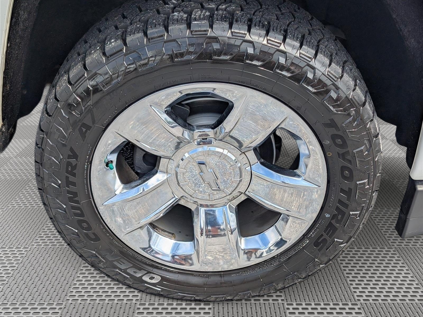 Used 2018 Chevrolet Silverado 1500 LTZ Z71 w/ LTZ Plus Package AWD/4WD image 12
