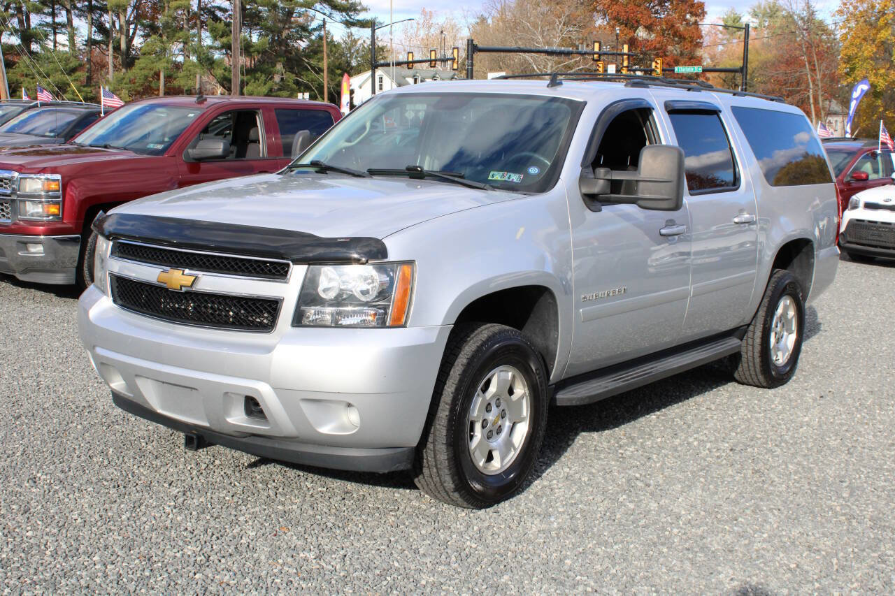 Used 2014 Chevrolet Suburban LS image 2