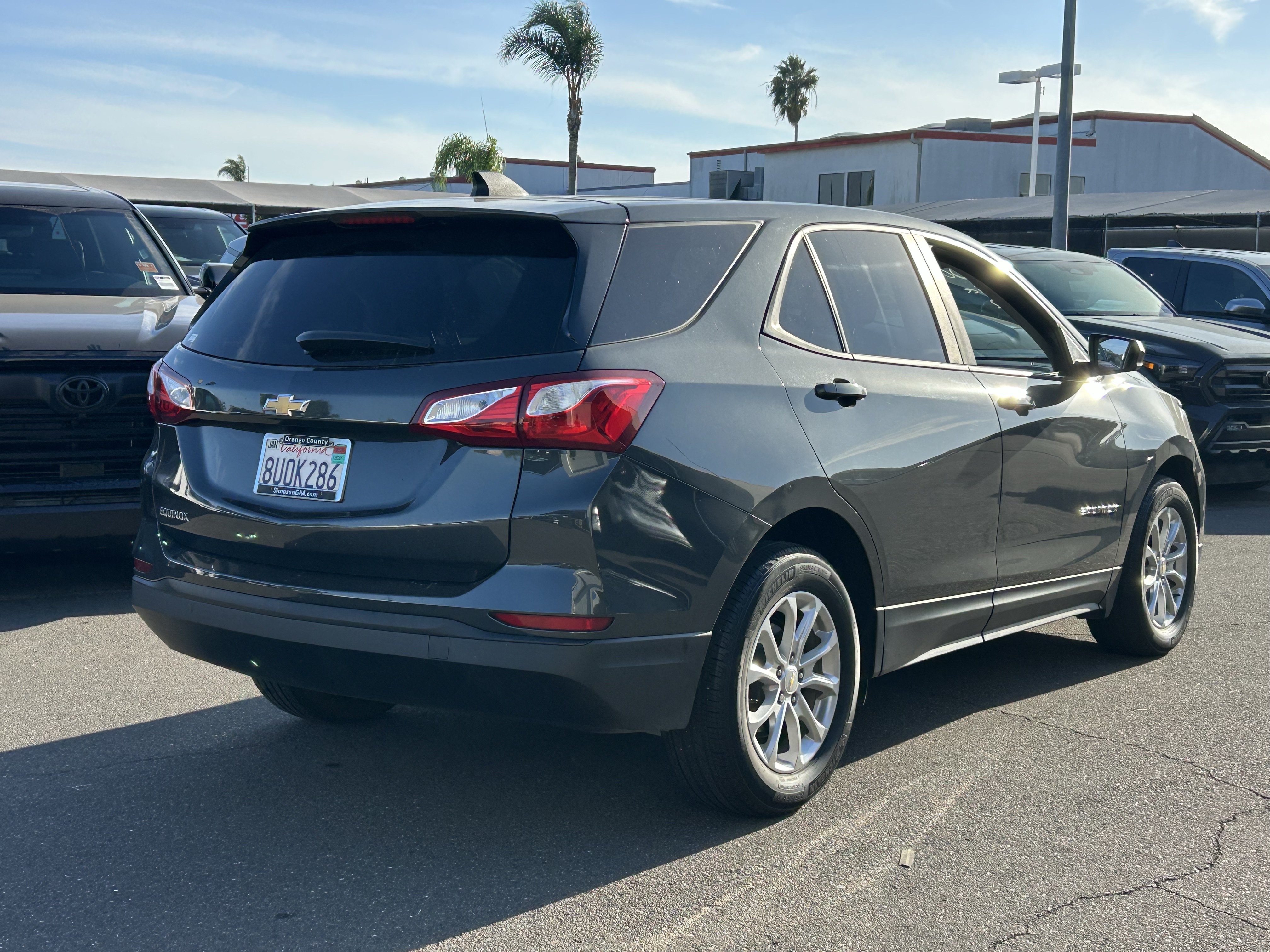 Used 2021 Chevrolet Equinox LS w/ LS Convenience Package FWD image 3