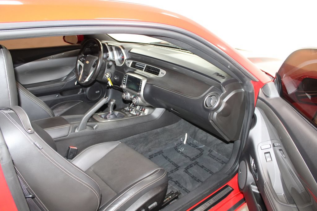 Used 2015 Chevrolet Camaro SS RWD image 25