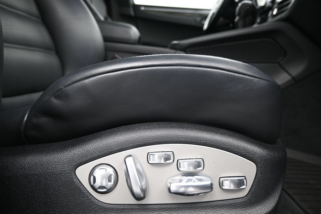 Used 2023 Porsche Macan S AWD/4WD image 15