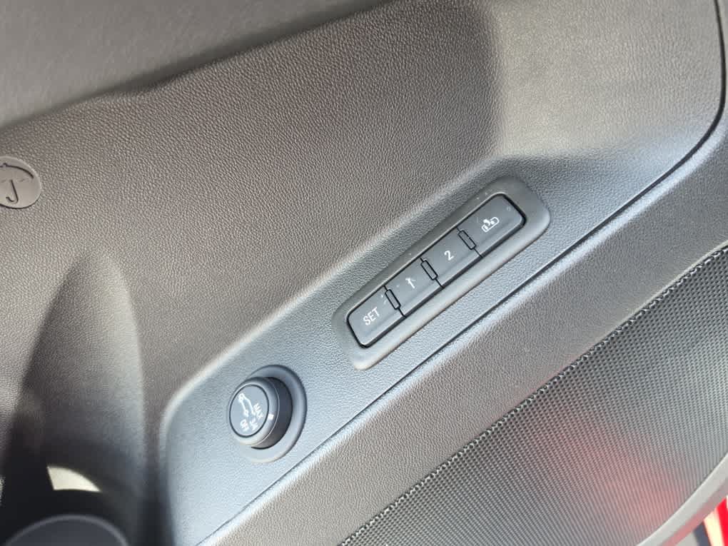 Used 2024 Chevrolet Equinox Premier FWD image 25