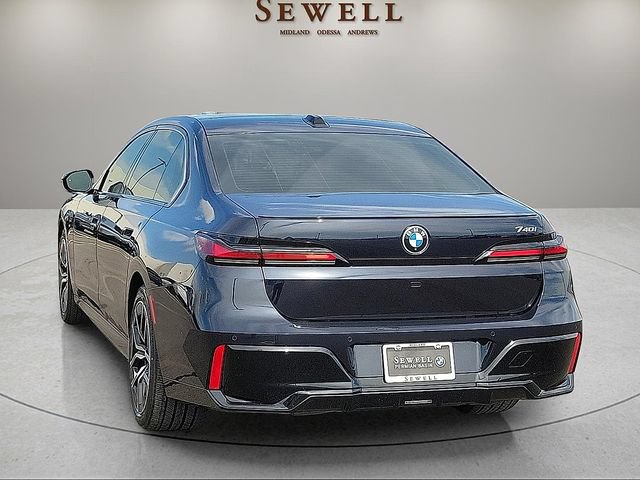 Used 2025 BMW 740i RWD image 3