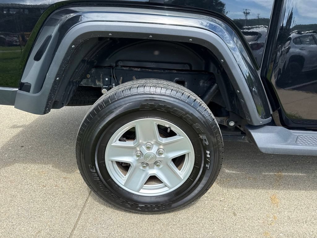 Used 2022 Jeep Gladiator Sport AWD/4WD image 11