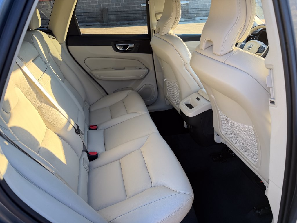 Used 2020 Volvo XC60 T5 Momentum AWD/4WD image 26
