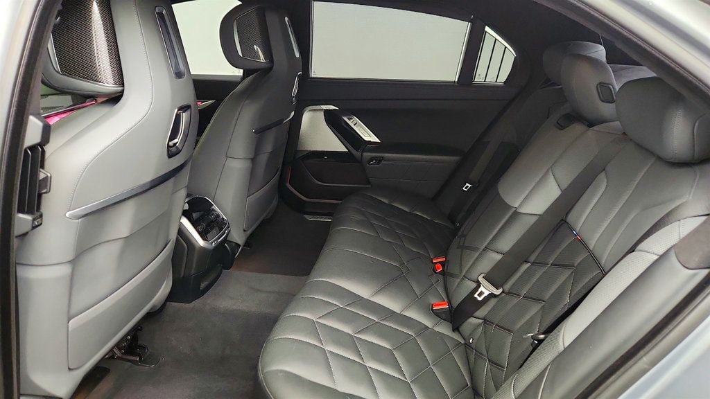 Used 2023 BMW 760i xDrive w/ Executive Package AWD/4WD image 20