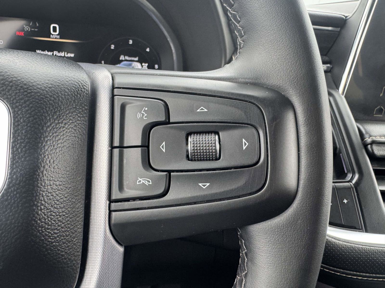 Used 2024 GMC Yukon SLT AWD/4WD image 28