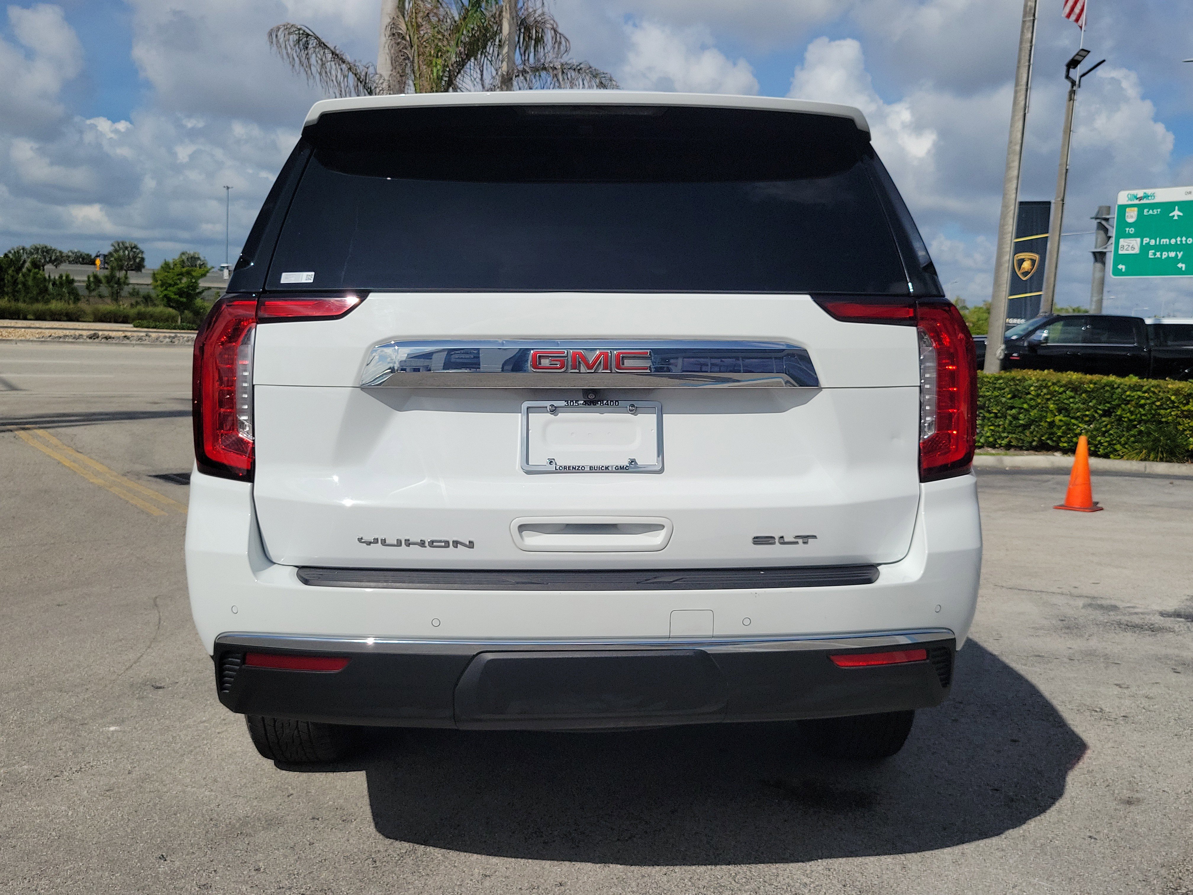Used 2024 GMC Yukon XL SLT w/ SLT Premium Package RWD image 6