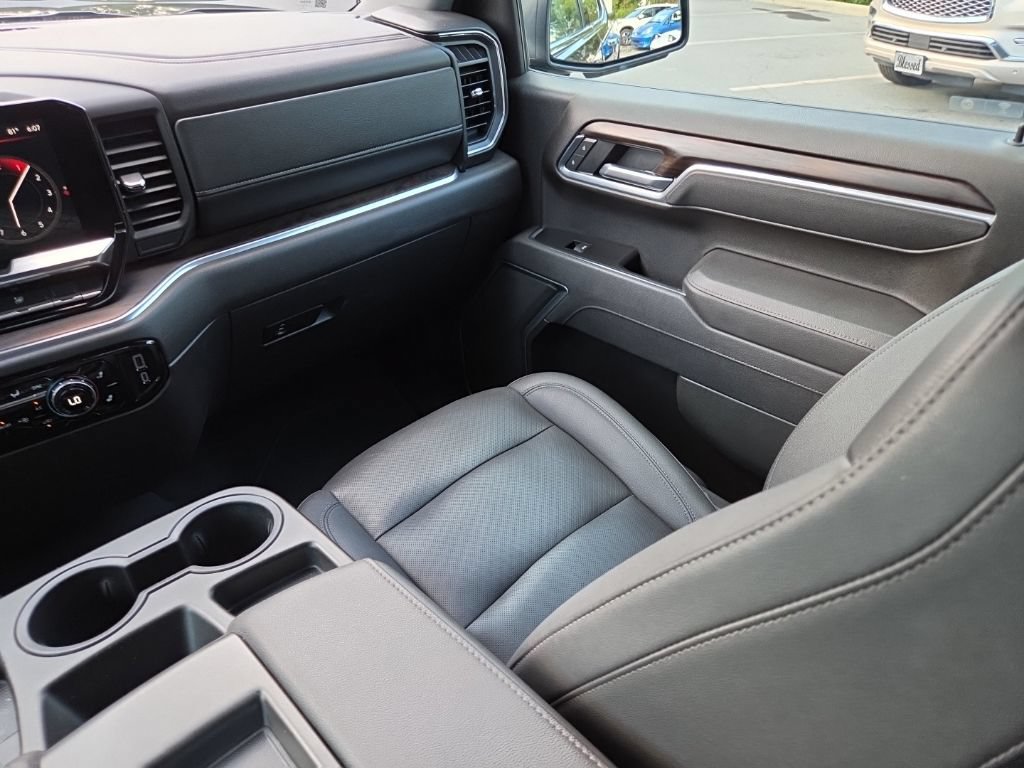 Used 2025 GMC Sierra 1500 SLT RWD image 33