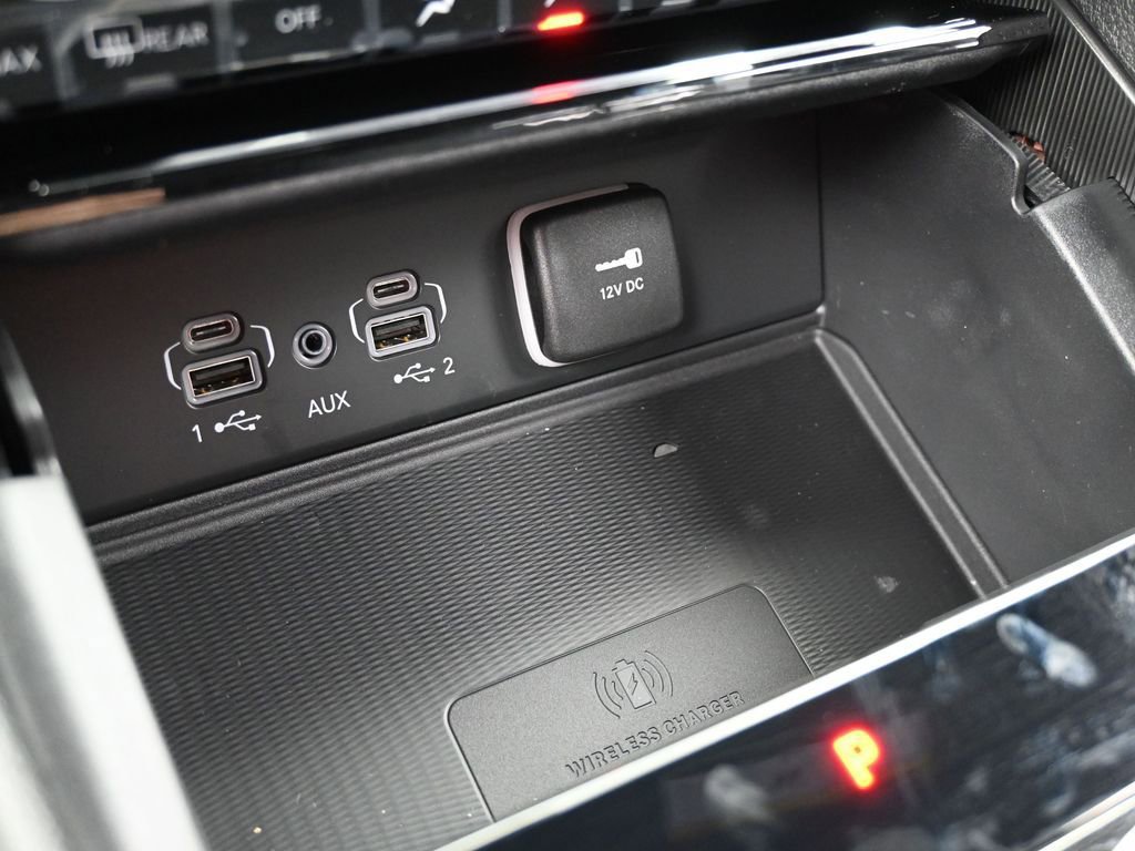 New 2025 Jeep Grand Cherokee Altitude image 23