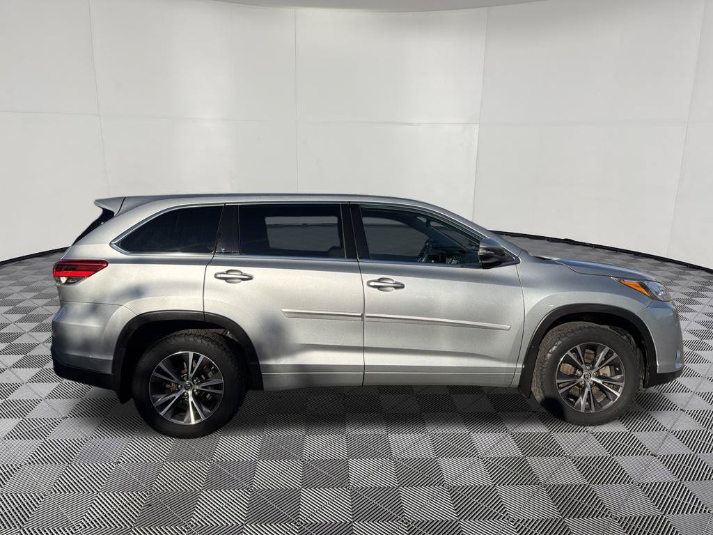 Used 2018 Toyota Highlander LE w/ Protection Package #3 AWD/4WD image 9