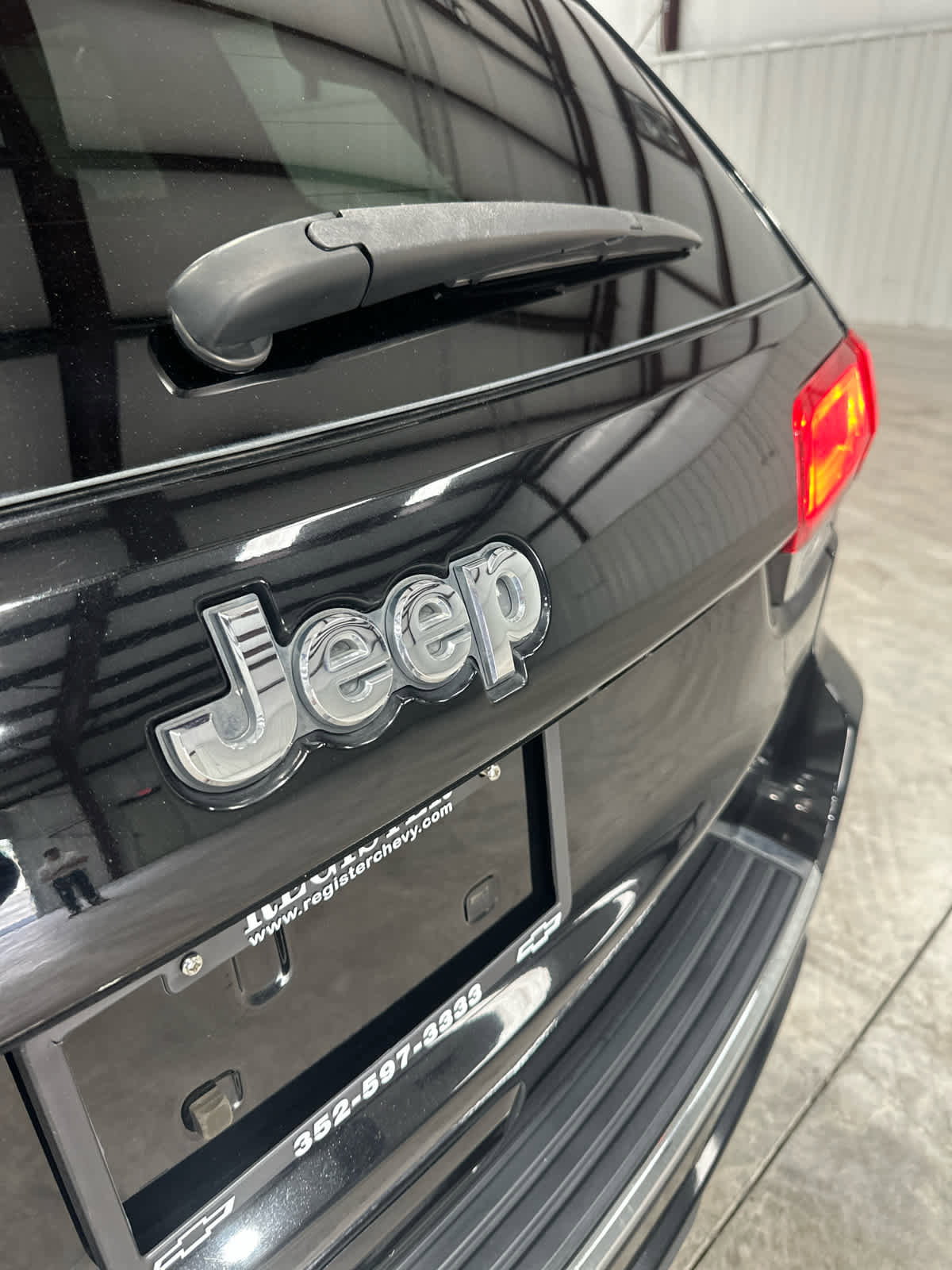 Used 2017 Jeep Grand Cherokee Overland AWD/4WD image 13