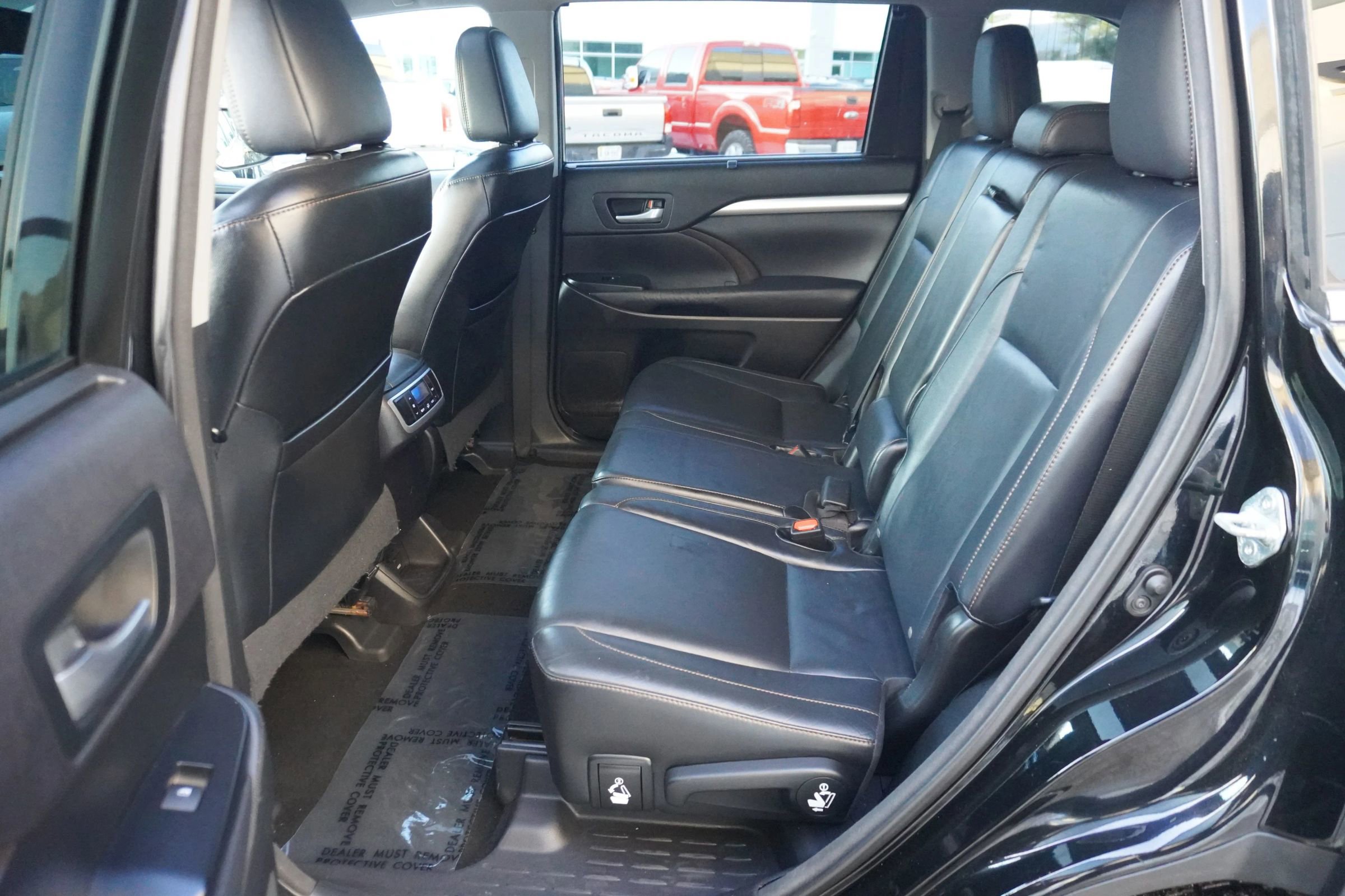 Used 2015 Toyota Highlander XLE image 11