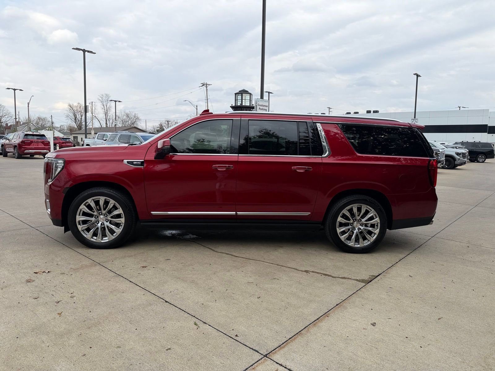 Used 2024 GMC Yukon XL Denali w/ Denali Reserve Package image 8