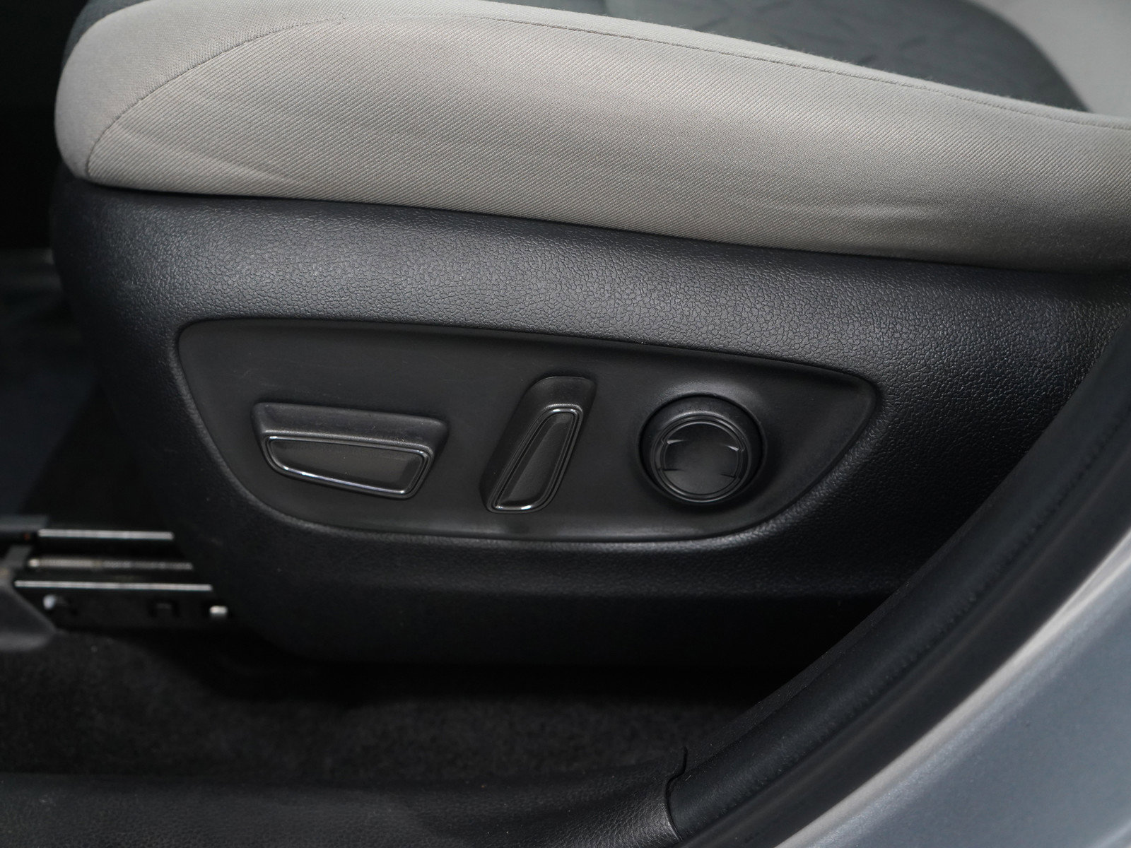 Used 2022 Toyota RAV4 XLE image 28