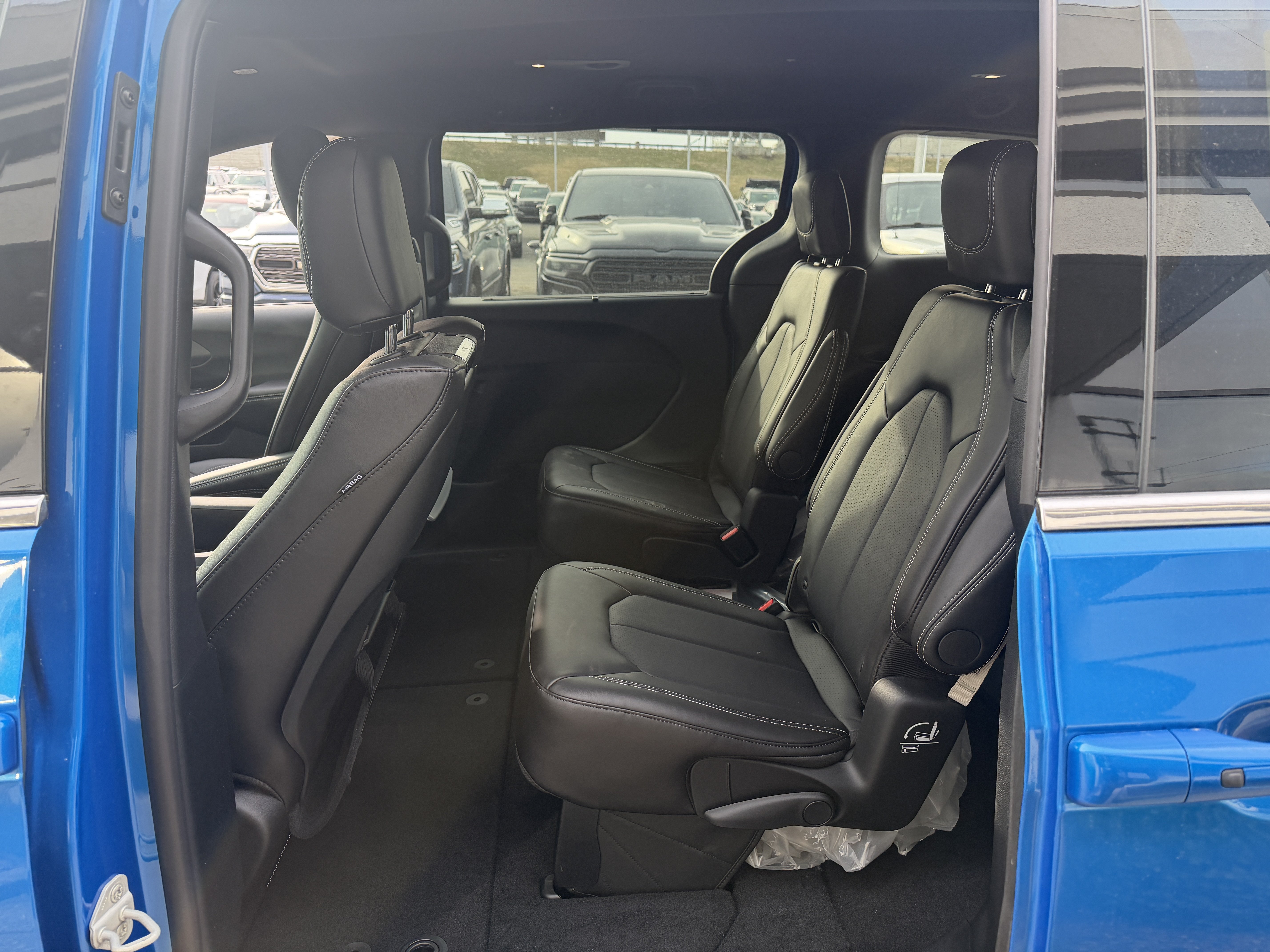New 2026 Chrysler Pacifica Select AWD/4WD image 29