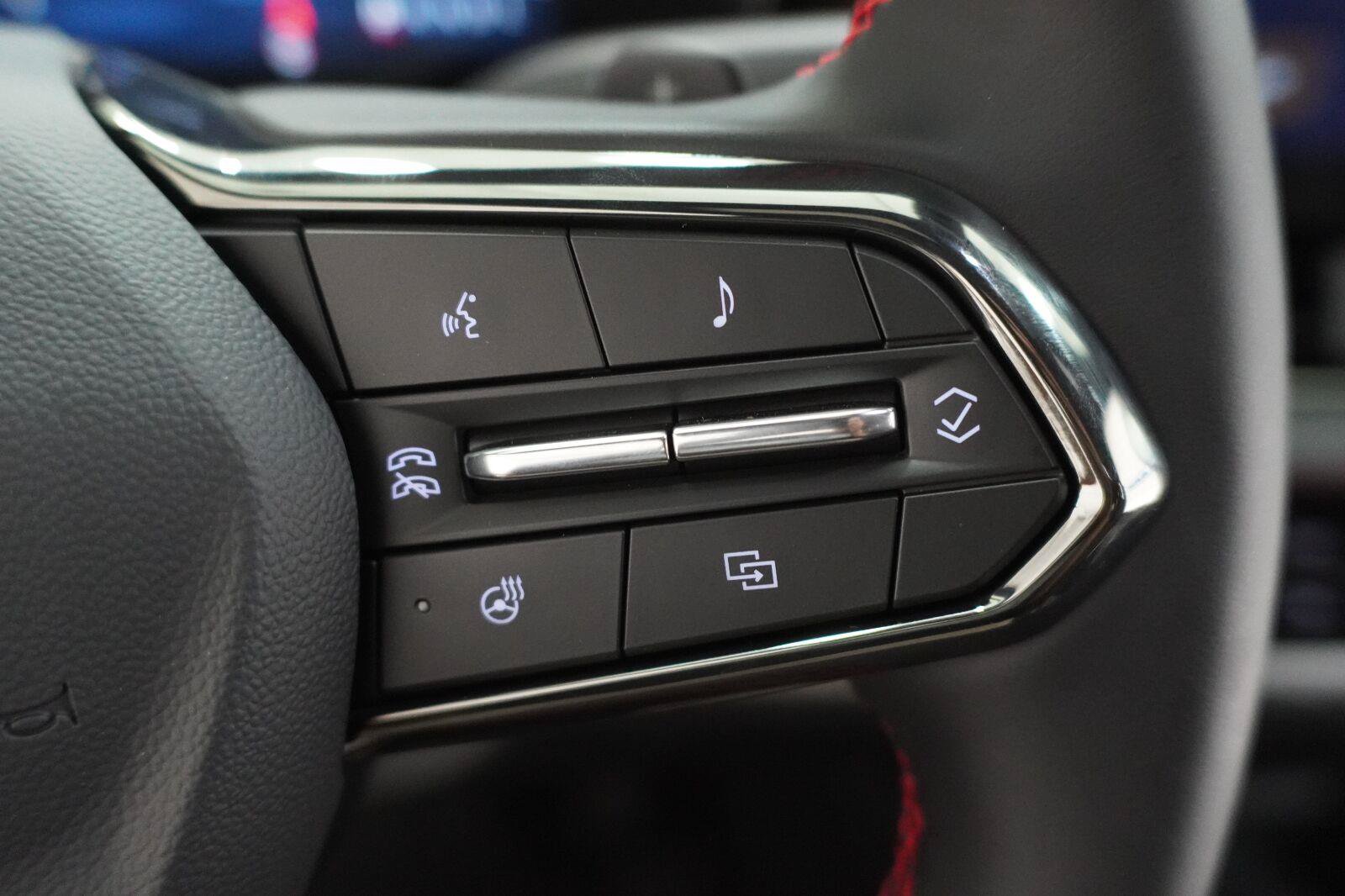 New 2027 Chevrolet Equinox RS w/ LPO, Floor Liner Package FWD image 10
