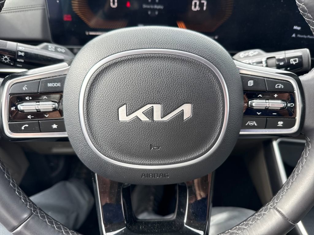 Used 2025 Kia Carnival image 28