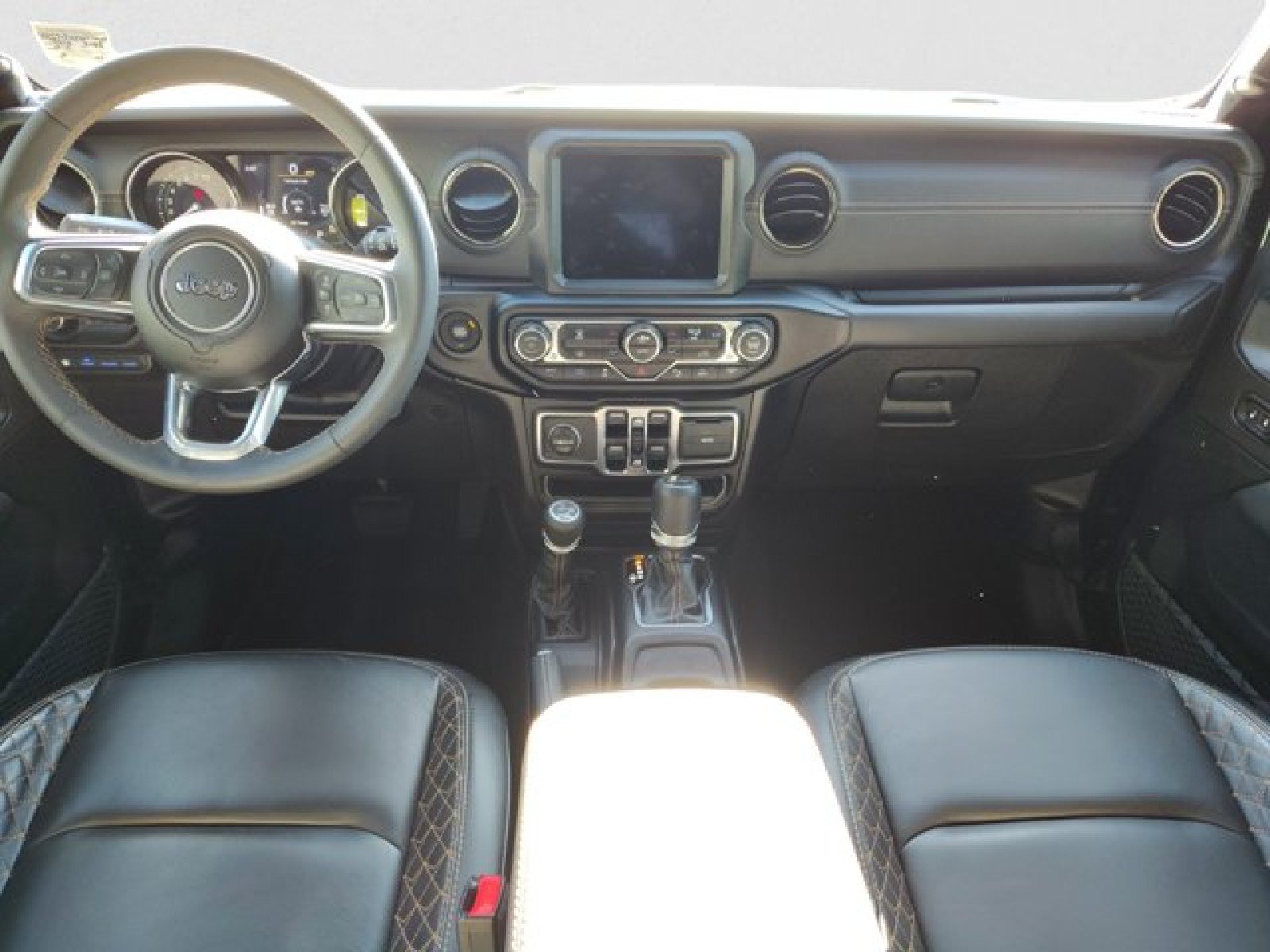 Used 2023 Jeep Wrangler Unlimited Sahara AWD/4WD image 13