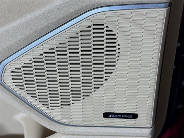 Used 2023 Jeep Grand Cherokee Limited w/ Luxury Tech Group II image 17