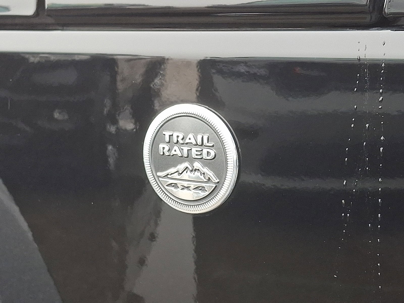 Used 2018 Jeep Wrangler Unlimited Sahara w/ Connectivity Group image 30