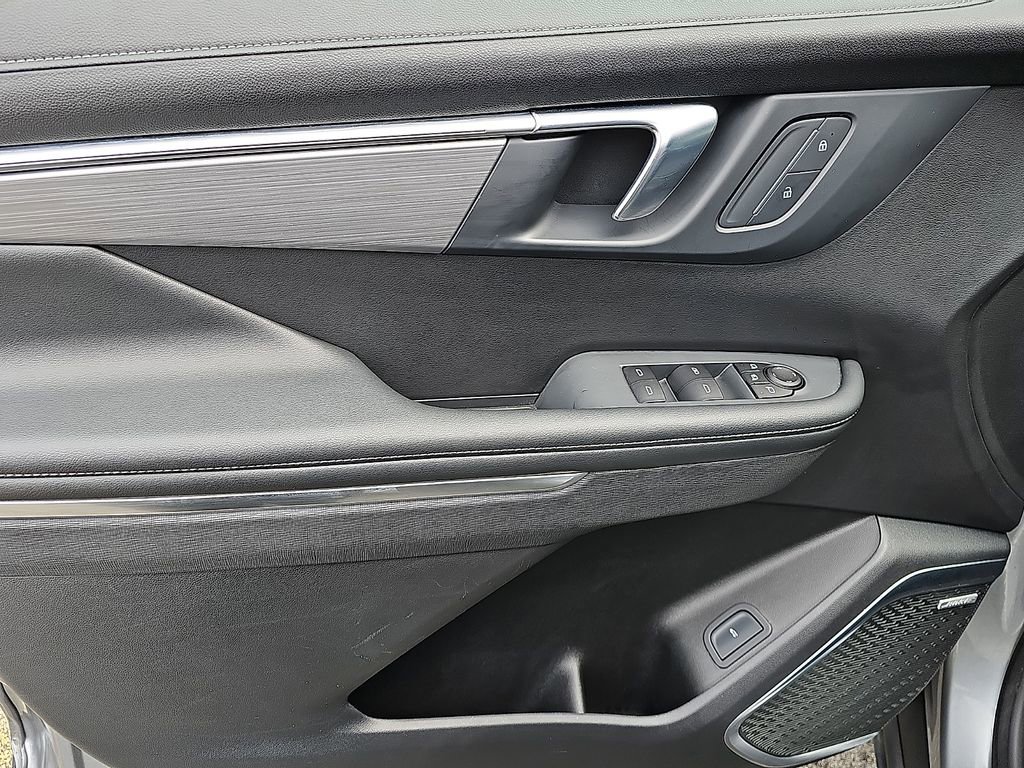 Used 2025 Buick Enclave Preferred image 15