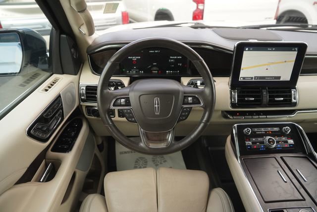 Used 2019 Lincoln Navigator L Reserve image 24
