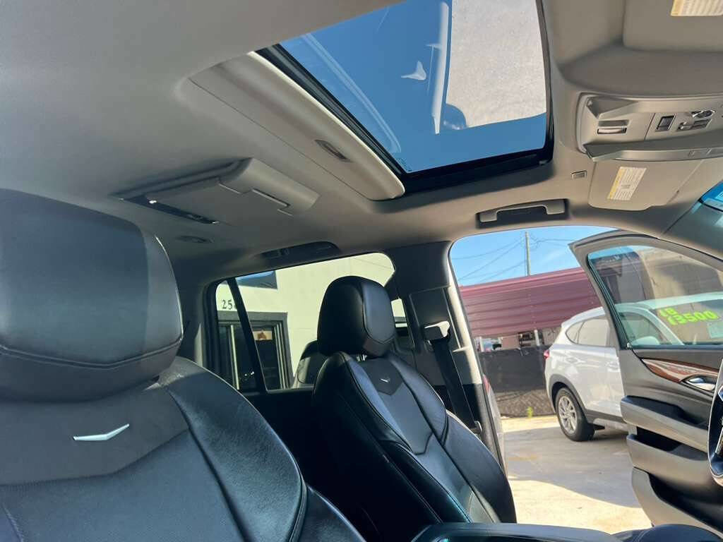 Used 2018 Cadillac Escalade Premium Luxury RWD image 13