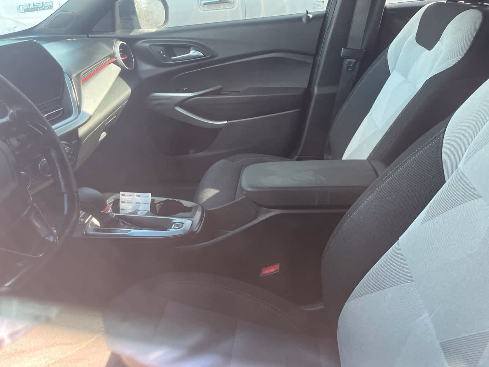 Used 2024 Chevrolet Trax RS FWD image 36