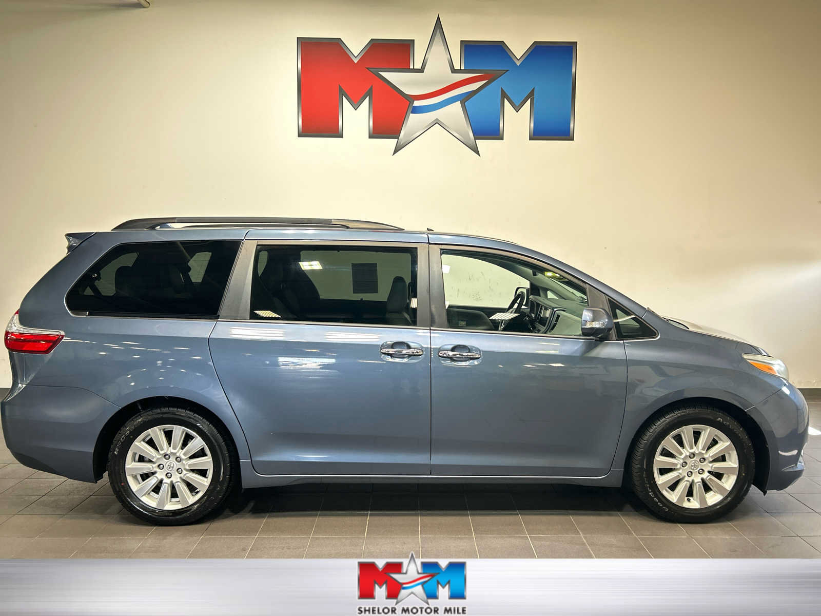 Used 2015 Toyota Sienna Limited Premium FWD image 1