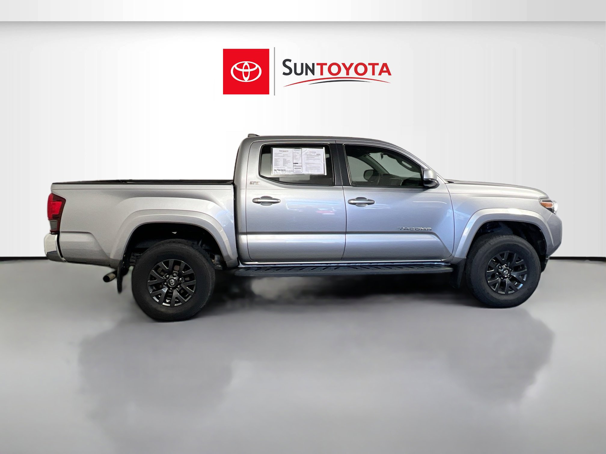 Used 2020 Toyota Tacoma SR5 w/ SR5 Appearance Package (SM) image 2