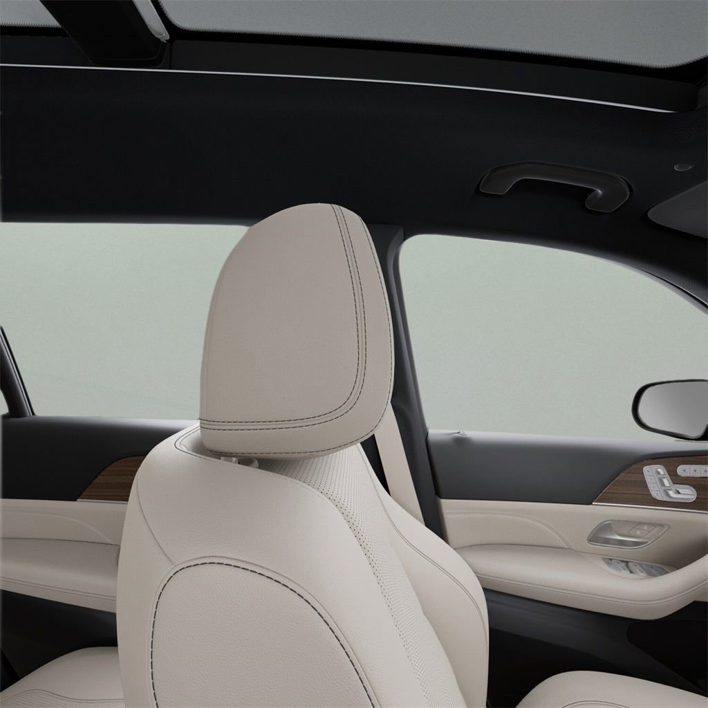 Used 2025 Mercedes-Benz GLS 450 4MATIC image 43