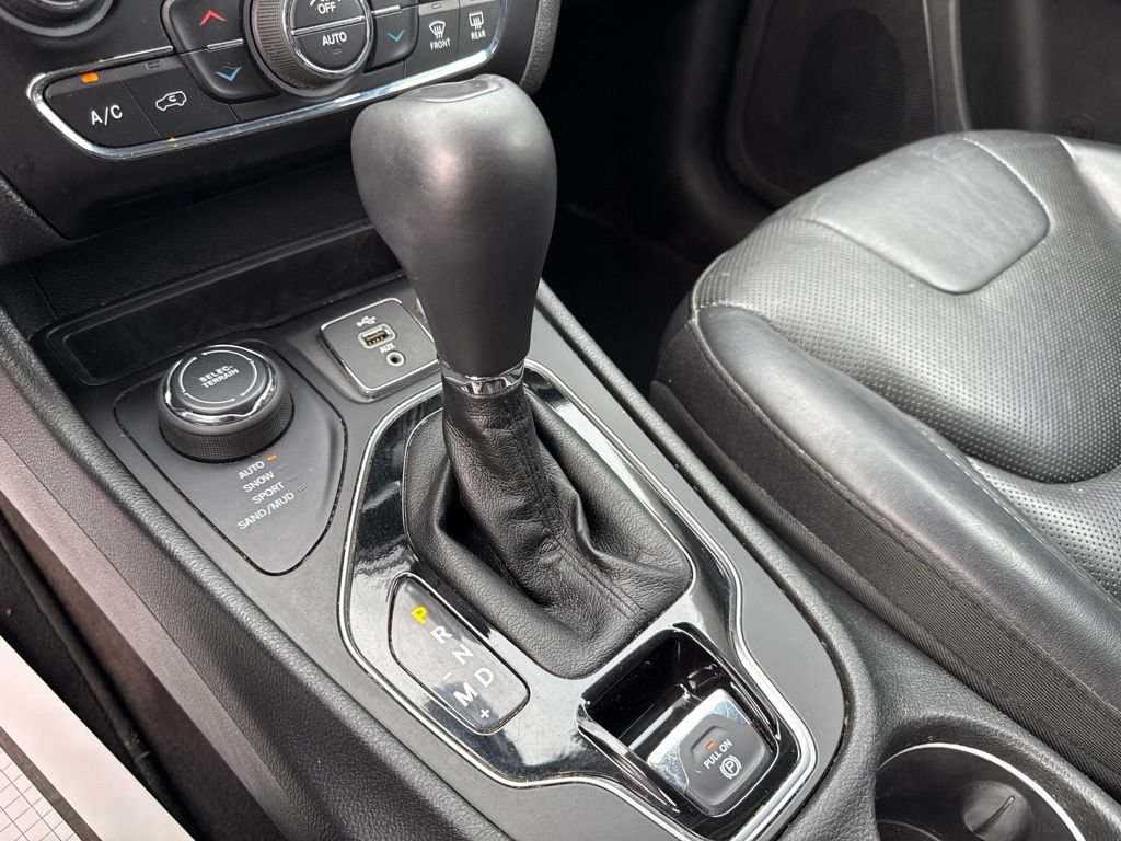 Used 2019 Jeep Cherokee Limited AWD/4WD image 33