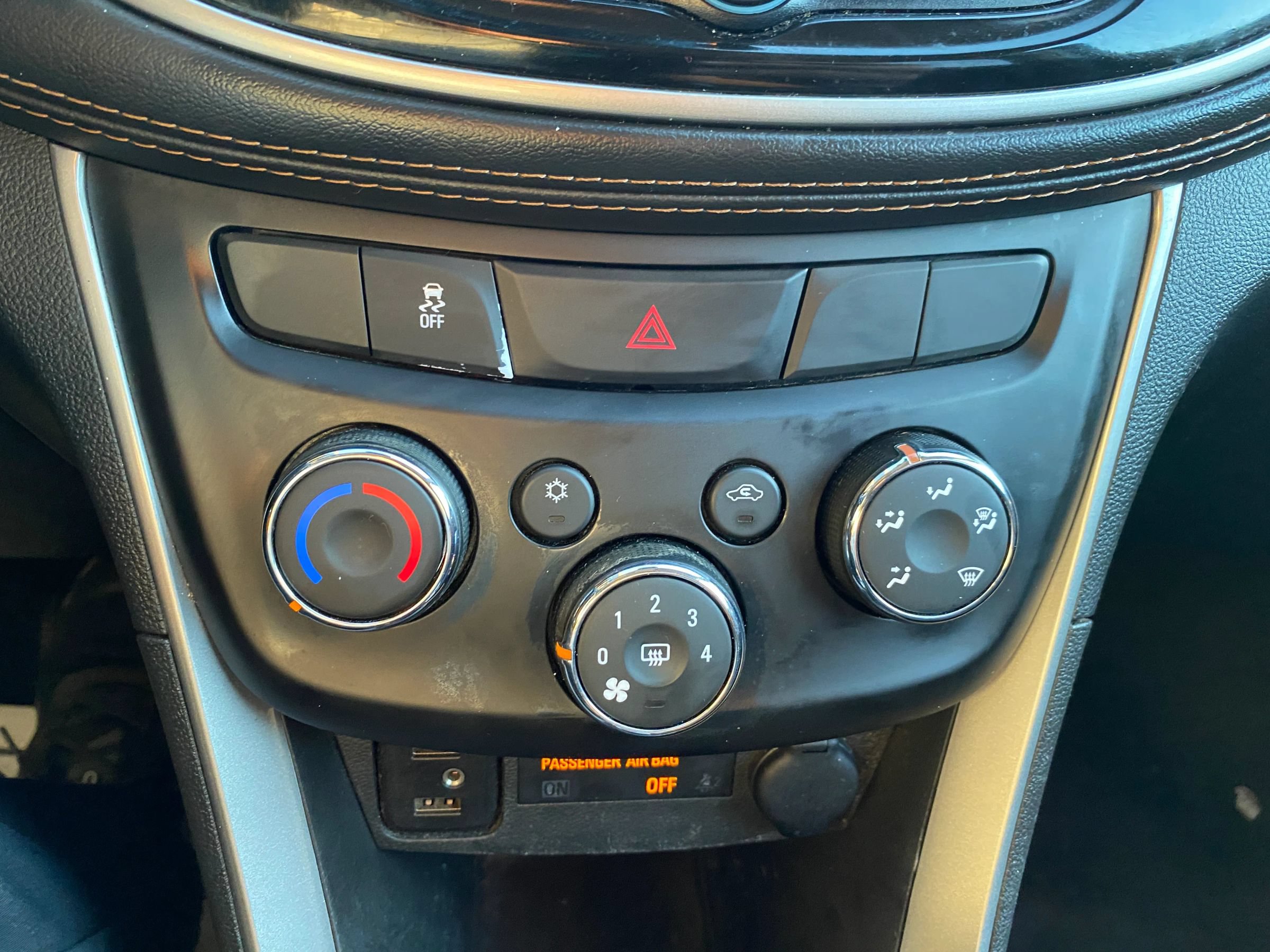 Used 2021 Chevrolet Trax LT AWD/4WD image 20