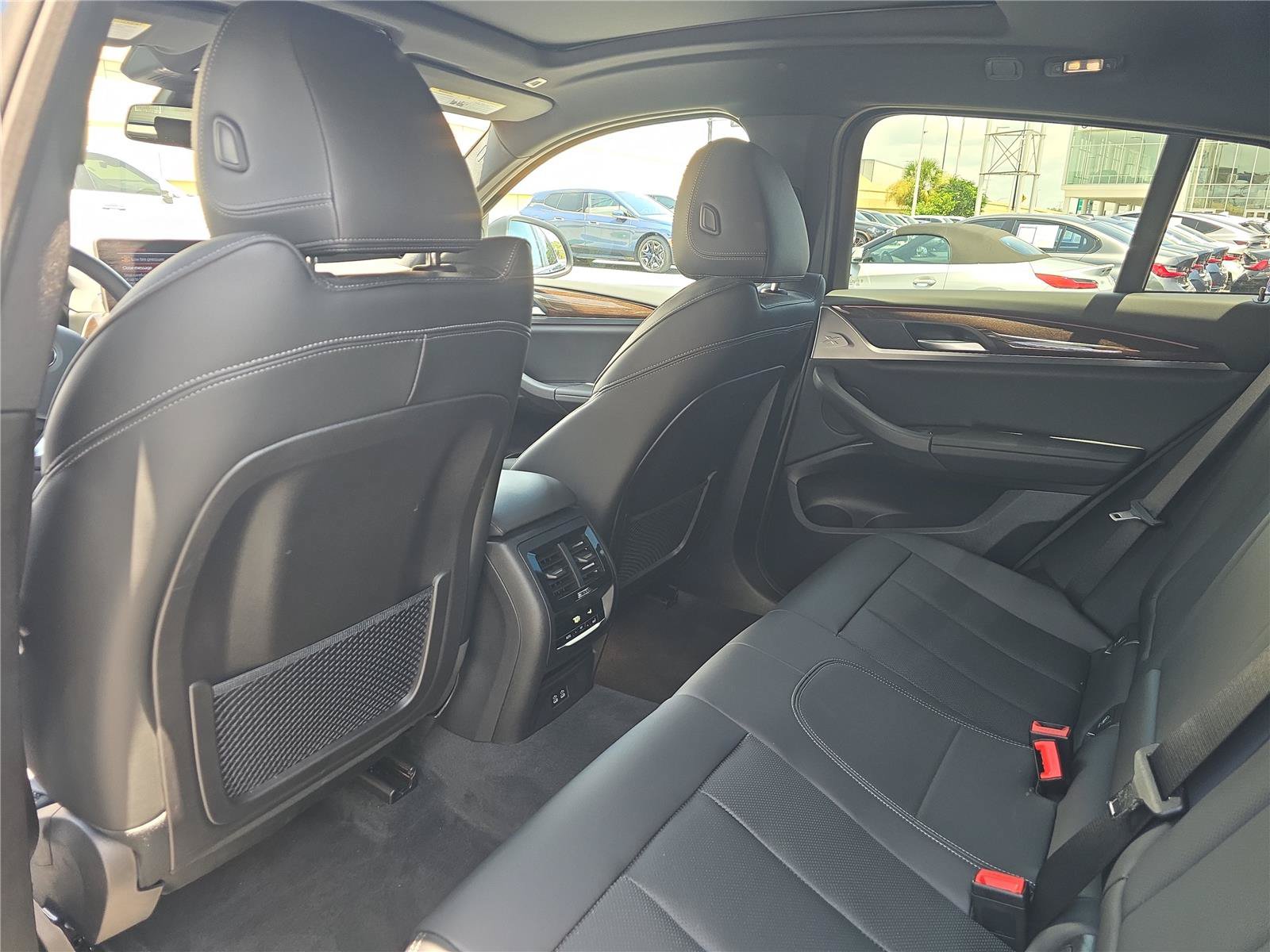 Used 2025 BMW X4 xDrive30i AWD/4WD image 11
