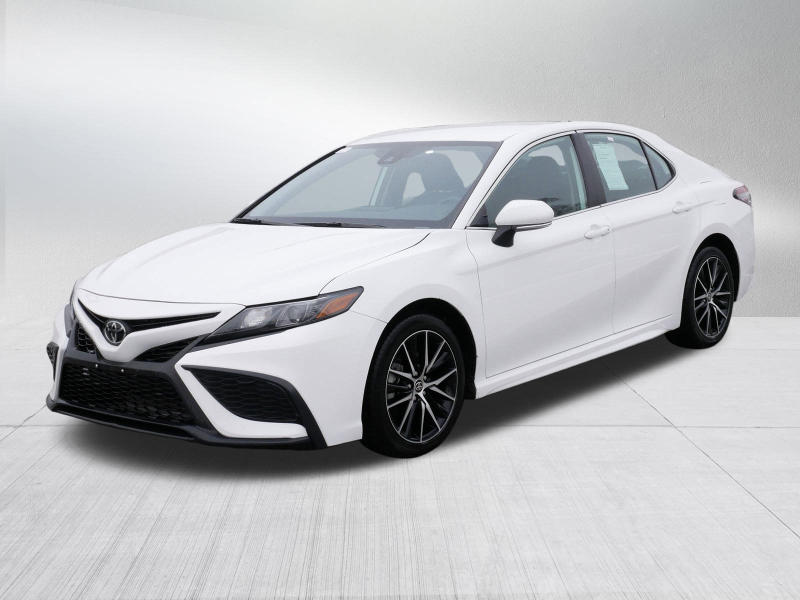 Certified 2024 Toyota Camry SE image 3