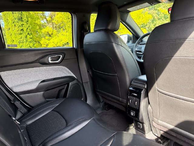 Used 2024 Jeep Compass Latitude AWD/4WD image 22