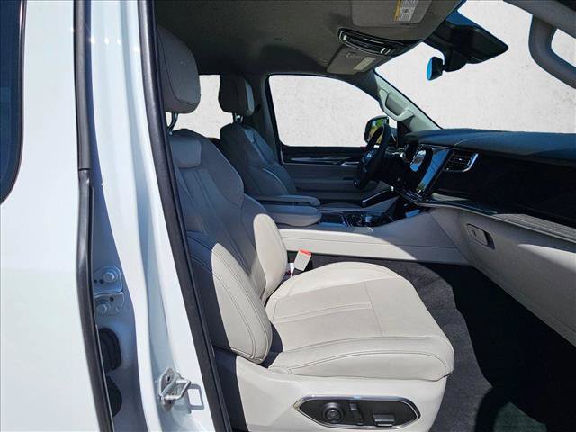 Used 2022 Jeep Wagoneer Series III w/ Flexible Seating Group AWD/4WD image 30