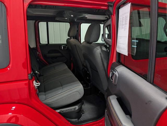 Used 2025 Jeep Wrangler Unlimited Sahara AWD/4WD image 24