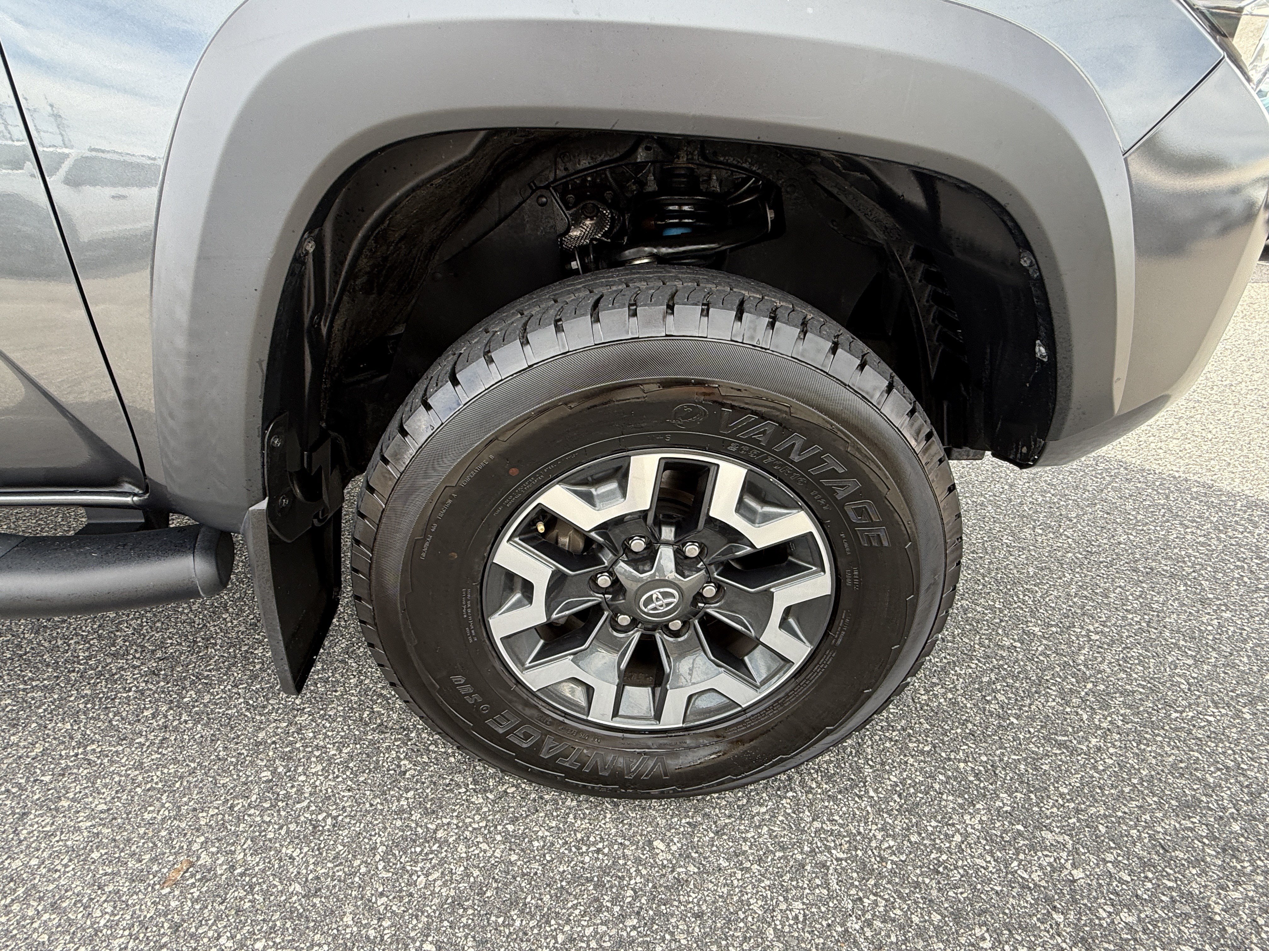 Used 2021 Toyota Tacoma TRD Off-Road w/ Technology Package AWD/4WD image 13