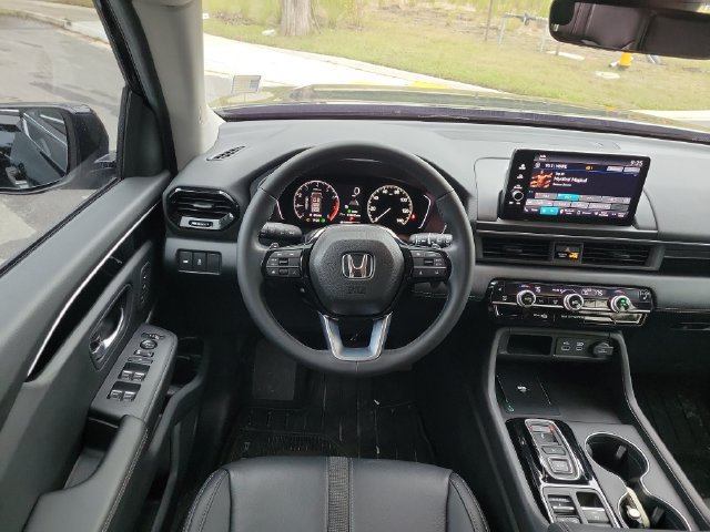 Used 2025 Honda Pilot EX-L image 11