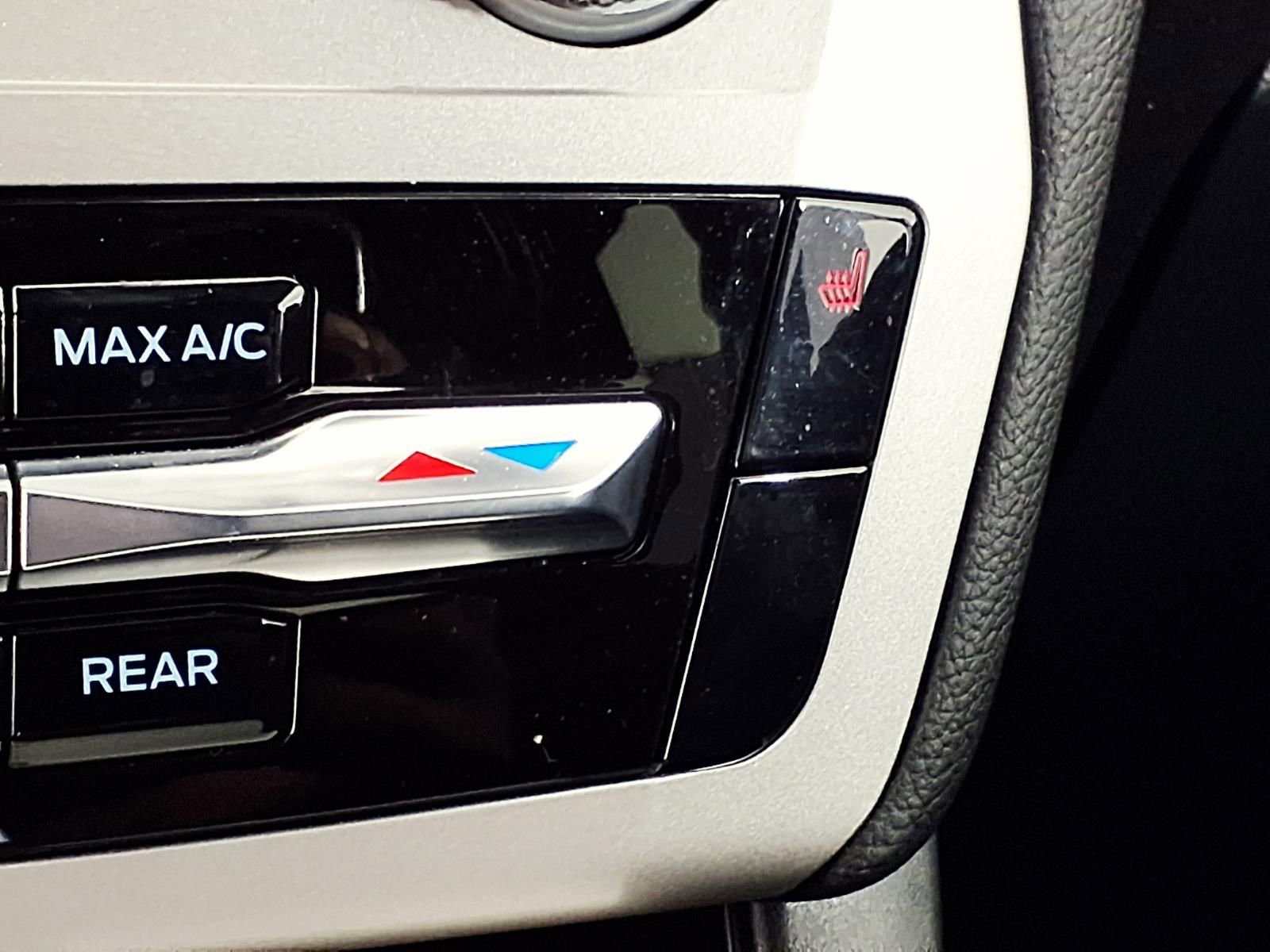 Used 2024 Ford Explorer XLT image 18